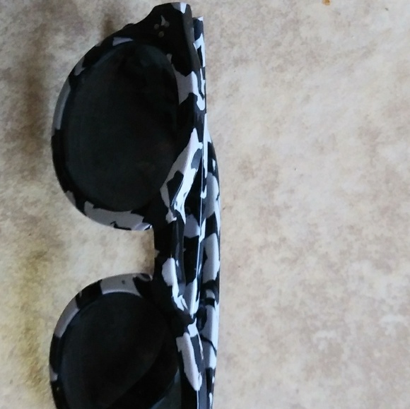 Illesteva Sunglasses! NOT FOR SALE! - Picture 3 of 4
